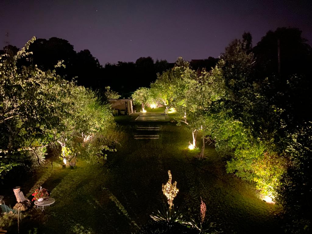 MAGNIFIQUE JARDIN ECLAIRE EN ILE-DE-FRANCE – Éclairer son jardin