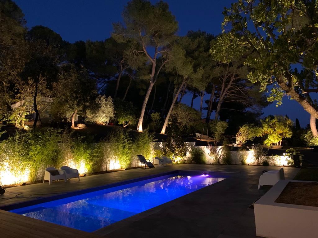 Éclairage d'une terrasse piscine à Marmande - Applique extérieure LED