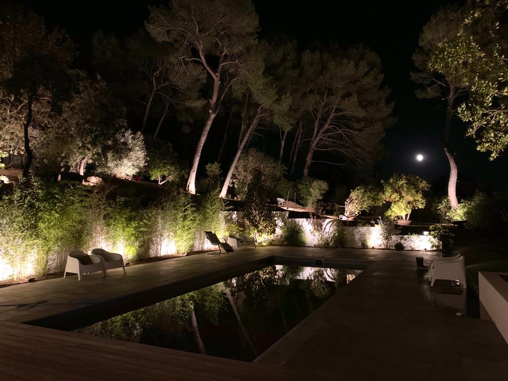 MISE EN LUMIÈRE D'UNE VILLA D'ARCHITECTE A MARSEILLE – Éclairer son jardin  – Jardins de Nuit