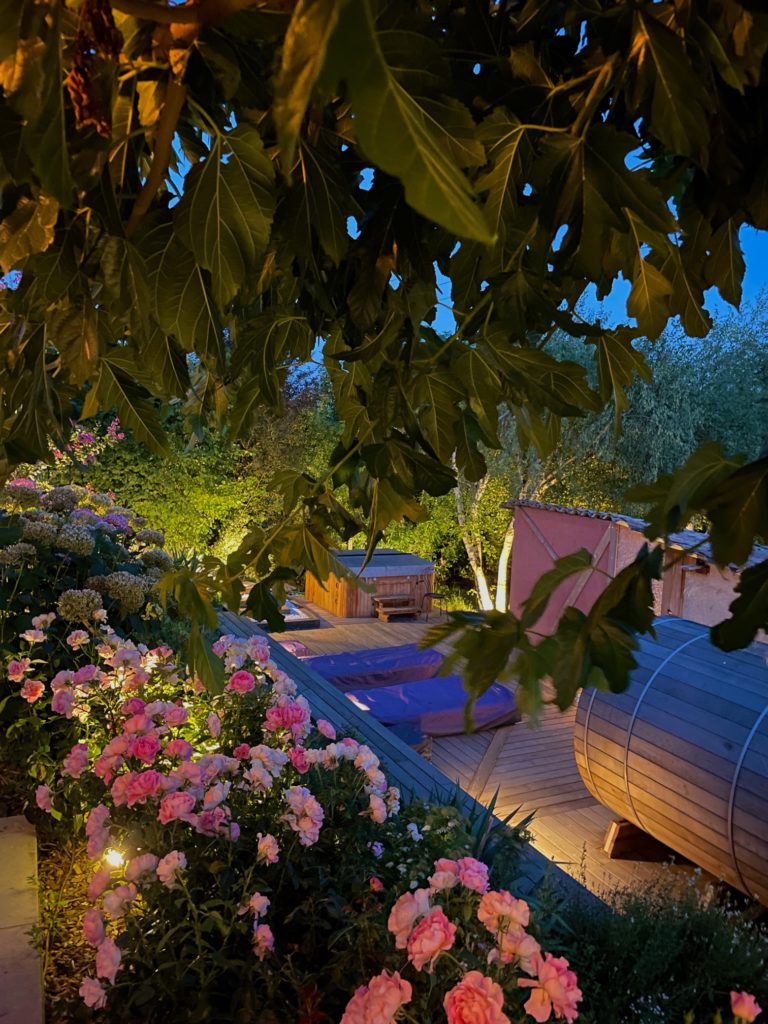 L’IVRESSE DES SENS EN ARDECHE – Spa eclairage jardin mas ardèche guirlande lumineuse gite ivresse des sens peaugres Auvergne-Rhône-Alpes B