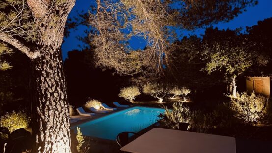 eclairage exterieur lumière jardin aix marseille cannes luberon lourmarin provence fermob pin jardinsdenuit.fr Renaud serniclay Grande