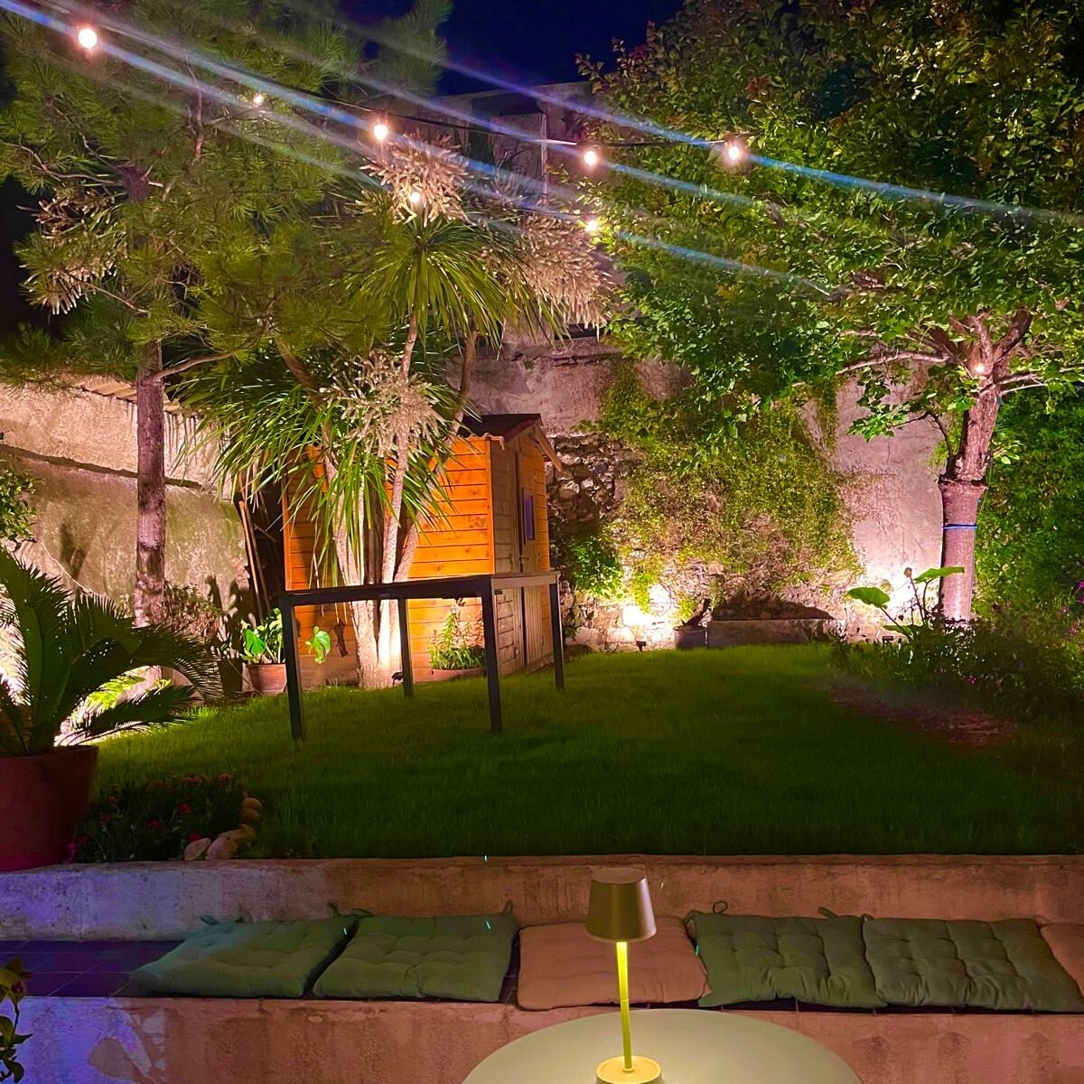 jardins de nuit lumière marseille aix yucca éclairage nocturne mur cabanon