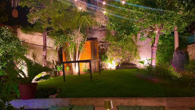 jardins de nuit lumière marseille aix yucca éclairage nocturne mur cabanon